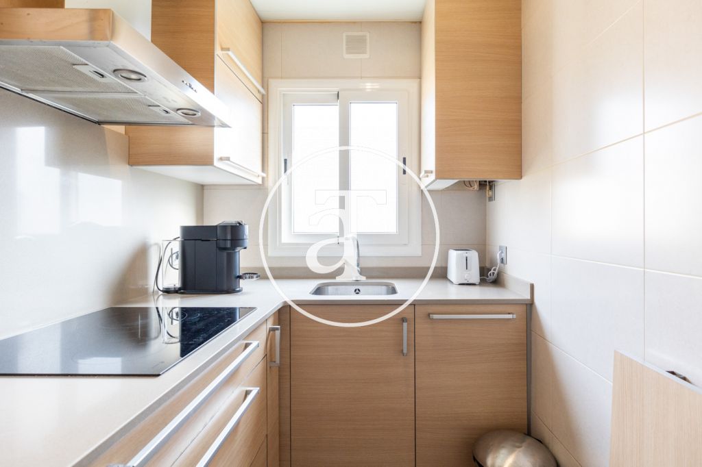 Appartement temporaire à louer avec 1 chambre et studio avec 1 salle de bain et balcon à Sant Martí 11