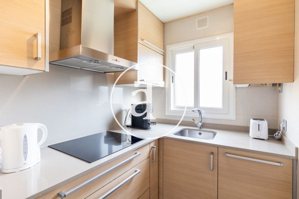 Appartement temporaire à louer avec 1 chambre et studio avec 1 salle de bain et balcon à Sant Martí 9