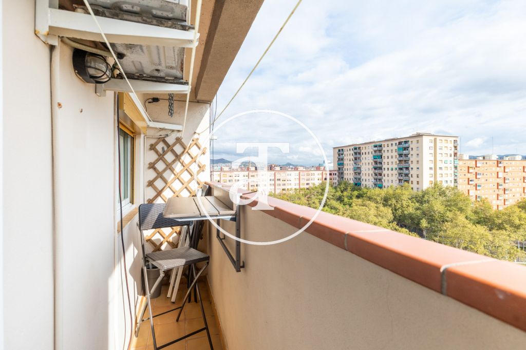 Appartement temporaire à louer avec 1 chambre et studio avec 1 salle de bain et balcon à Sant Martí 16