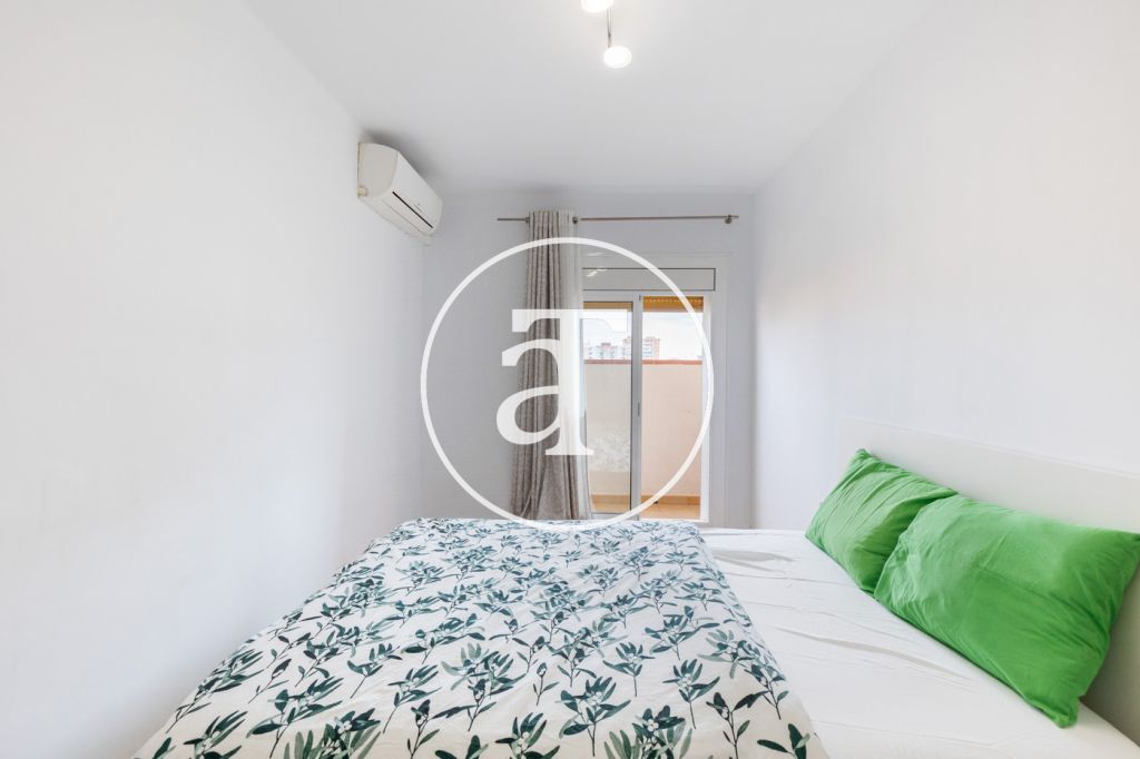Appartement temporaire à louer avec 1 chambre et studio avec 1 salle de bain et balcon à Sant Martí 15
