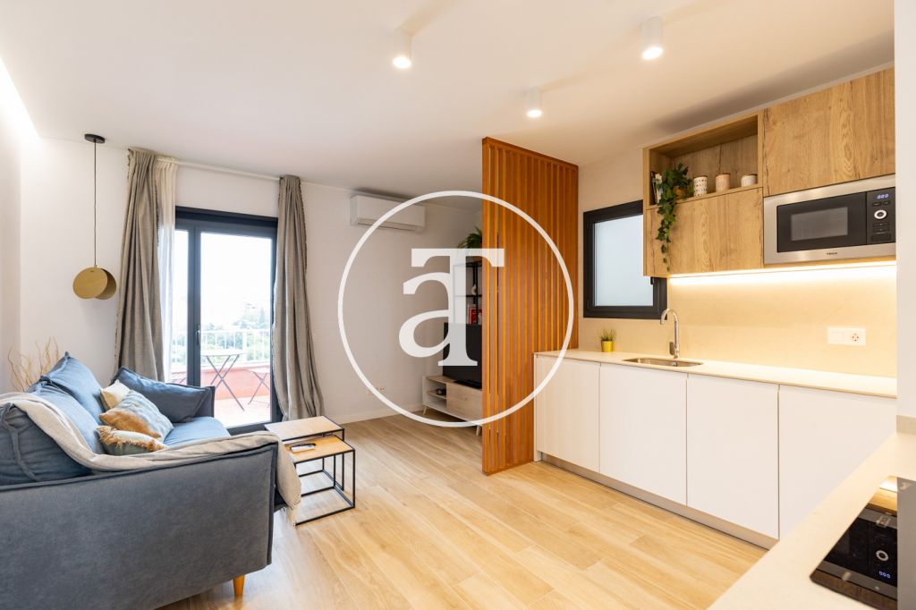Sobreático de alquiler temporal de 1 habitación, 1 baño y terraza en Esplugues de Llobregat