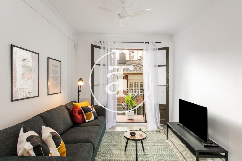 Bright apartment for rent steps away from the Poble Sec subway in Barcelona 2