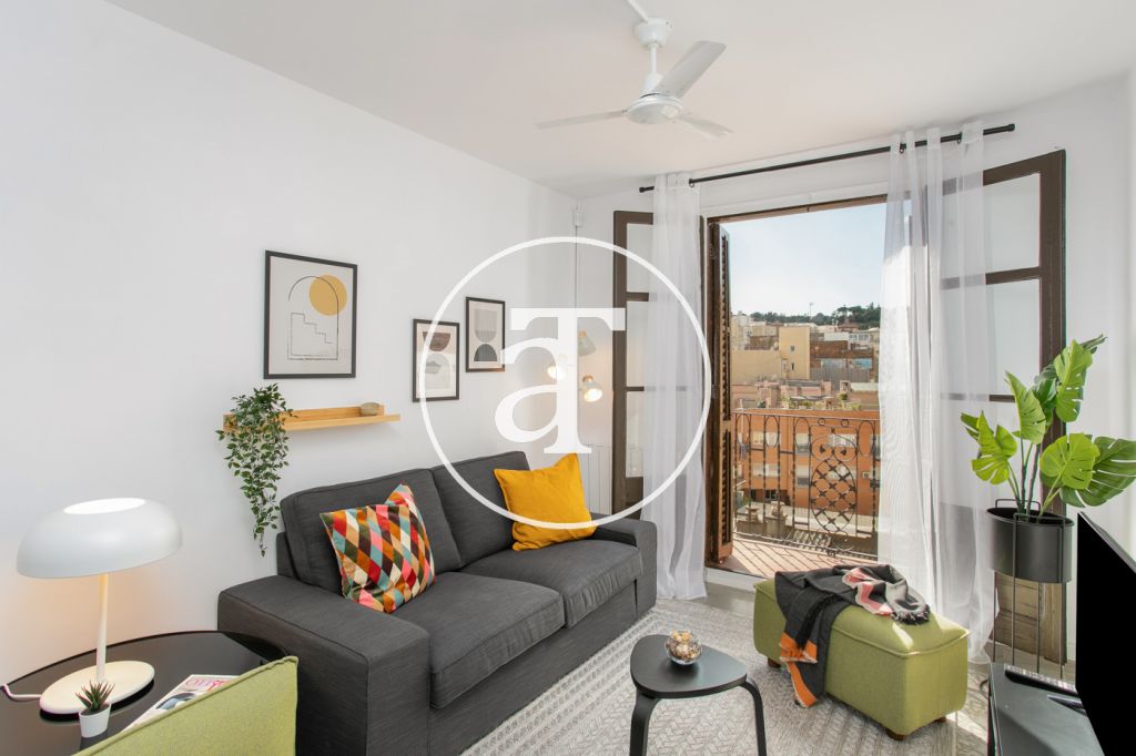 Beautifully furnished and equipped apartment steps away from Poble Sec Station 2