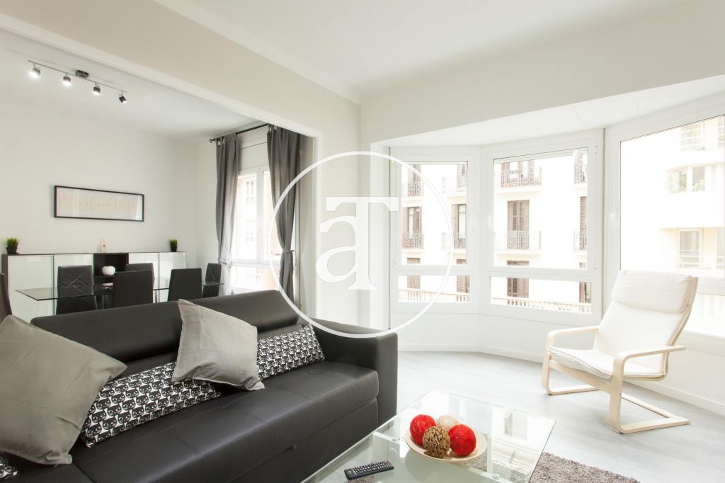 Fantastic and spacious apartment in Calle Madrazo 2