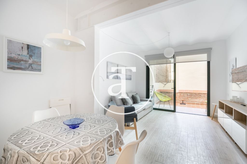 Beautiful apartment for rent with private courtyard in Gracia 1
