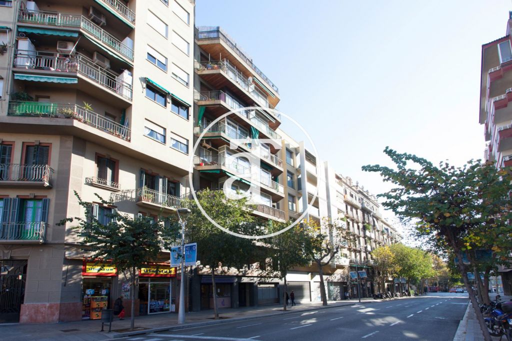 Piso de alquiler temporal con 2 habitaciones cerca del Parque Joan Miró 17