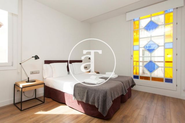 Piso de alquiler temporal de 2 habitaciones en Gracia 12