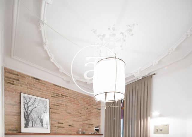 Monthly rental apartment with 3 bedrooms in a regal building in Barcelona 33