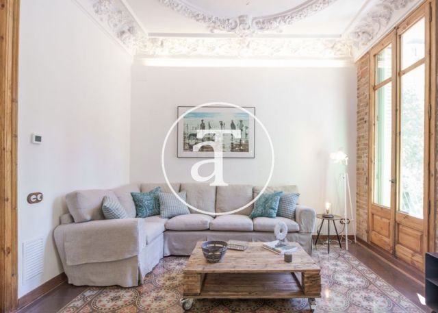 Monthly rental apartment with 3 bedrooms in a regal building in Barcelona 6