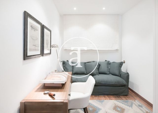 Monthly rental apartment with 3 bedrooms in a regal building in Barcelona 23