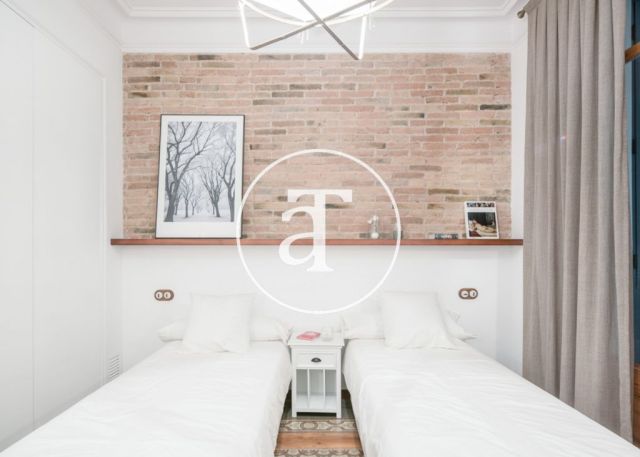 Monthly rental apartment with 3 bedrooms in a regal building in Barcelona 28