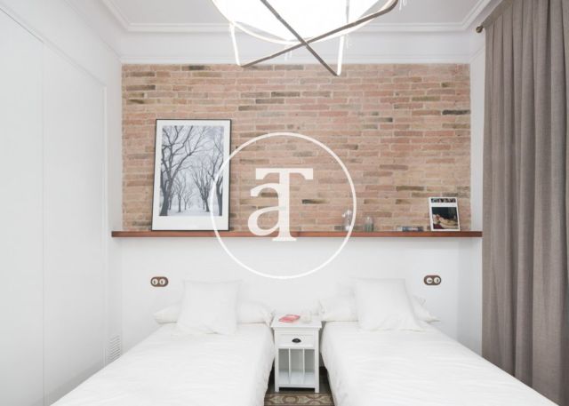 Monthly rental apartment with 3 bedrooms in a regal building in Barcelona 27