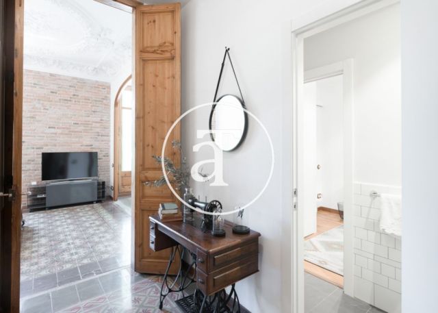 Monthly rental apartment with 3 bedrooms in a regal building in Barcelona 5