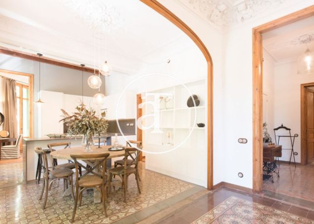 Monthly rental apartment with 3 bedrooms in a regal building in Barcelona 9