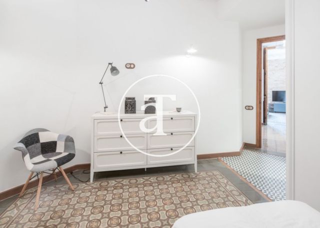 Monthly rental apartment with 3 bedrooms in a regal building in Barcelona 30