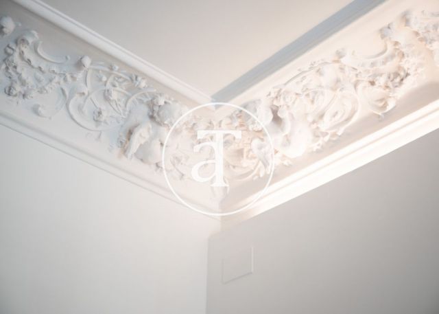 Monthly rental apartment with 3 bedrooms in a regal building in Barcelona 35