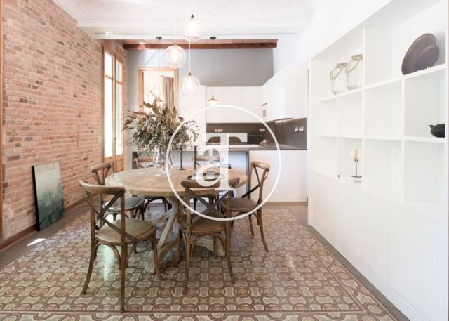 Monthly rental apartment with 3 bedrooms in a regal building in Barcelona 13