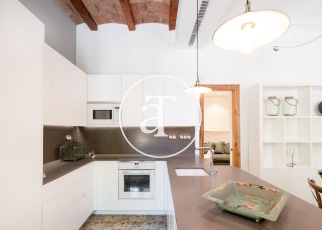 Monthly rental apartment with 3 bedrooms in a regal building in Barcelona 17