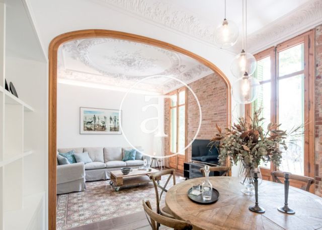 Monthly rental apartment with 3 bedrooms in a regal building in Barcelona 7