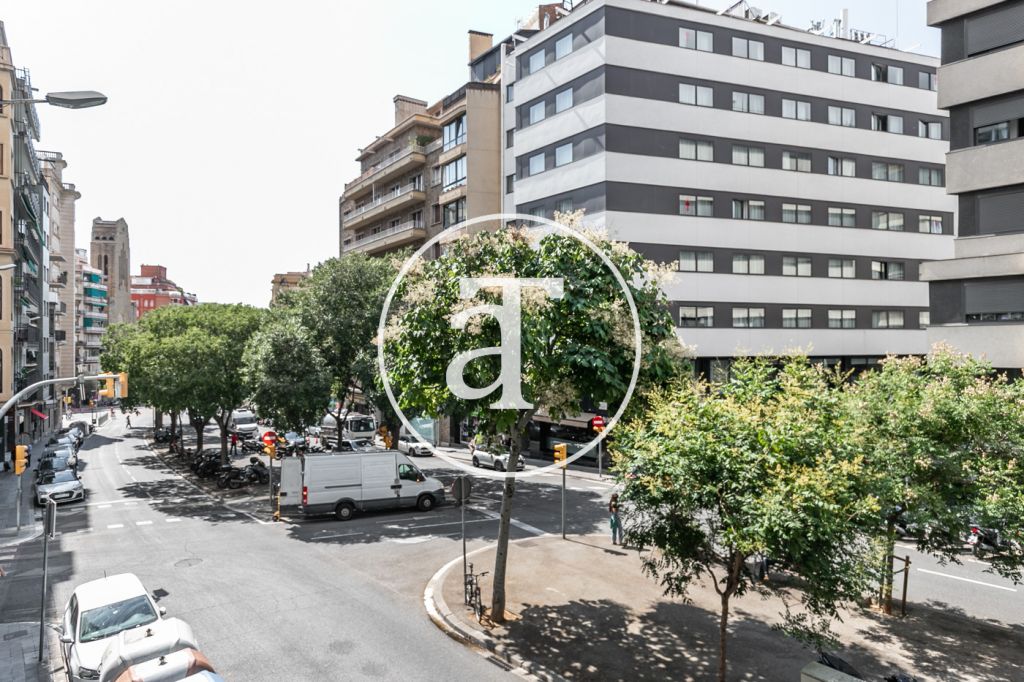 4 bedroom apartment for rent in Via Augusta in Barcelona 35