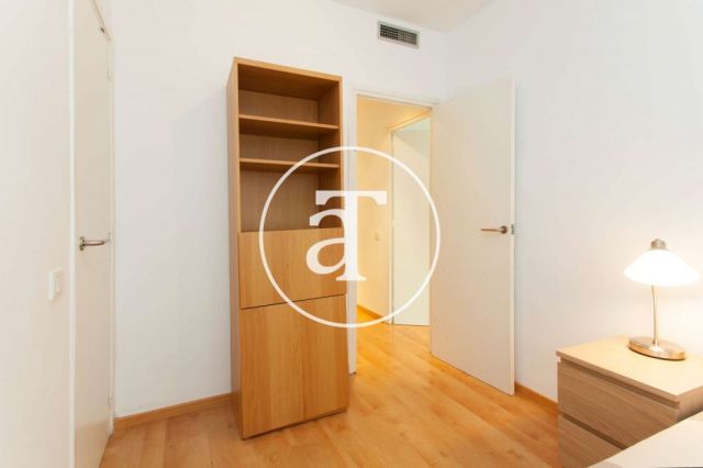 Piso de alquiler temporal con 4 habitaciones en calle Villarroel en Barcelona 20