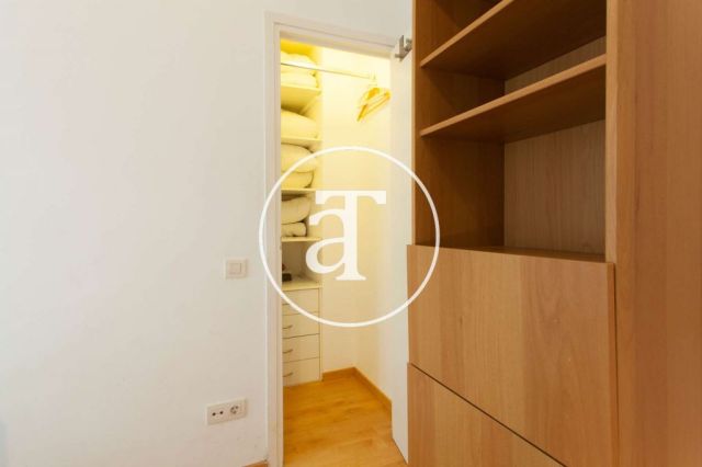 Piso de alquiler temporal con 4 habitaciones en calle Villarroel en Barcelona 22