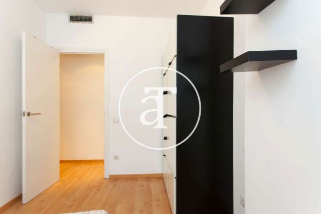 Piso de alquiler temporal con 4 habitaciones en calle Villarroel en Barcelona 14