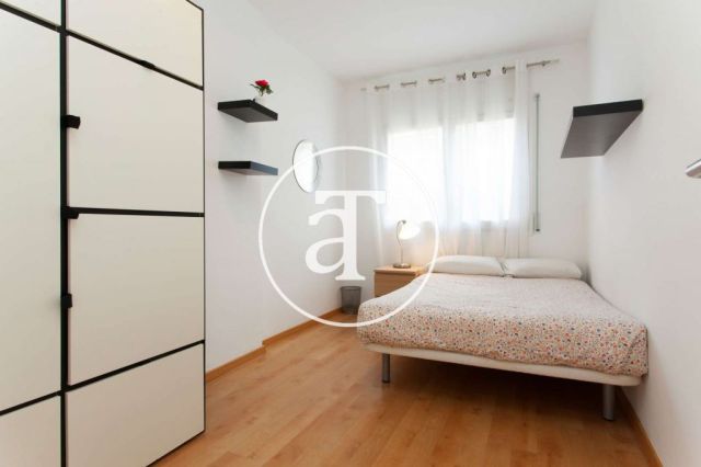 Piso de alquiler temporal con 4 habitaciones en calle Villarroel en Barcelona 19