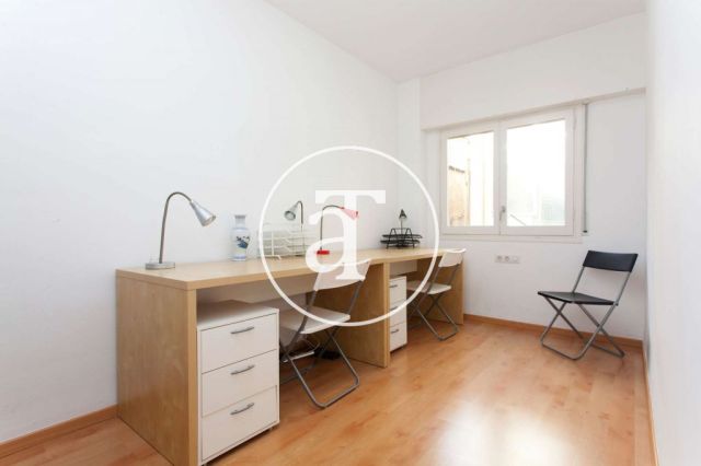 Piso de alquiler temporal con 4 habitaciones en calle Villarroel en Barcelona 12