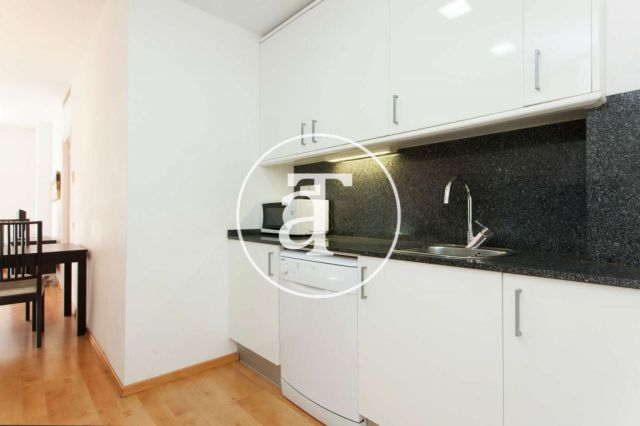 Piso de alquiler temporal con 4 habitaciones en calle Villarroel en Barcelona 10