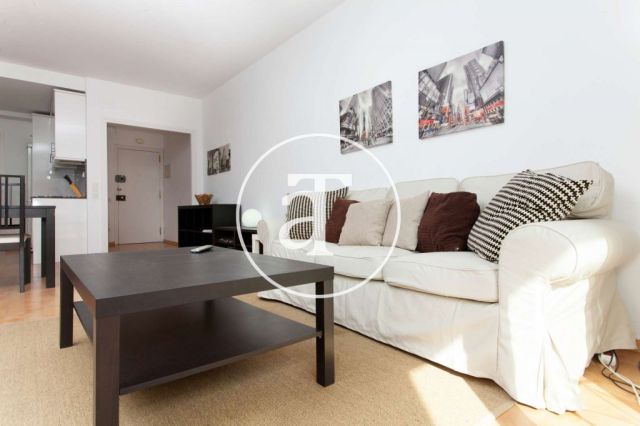 Piso de alquiler temporal con 4 habitaciones en calle Villarroel en Barcelona 3