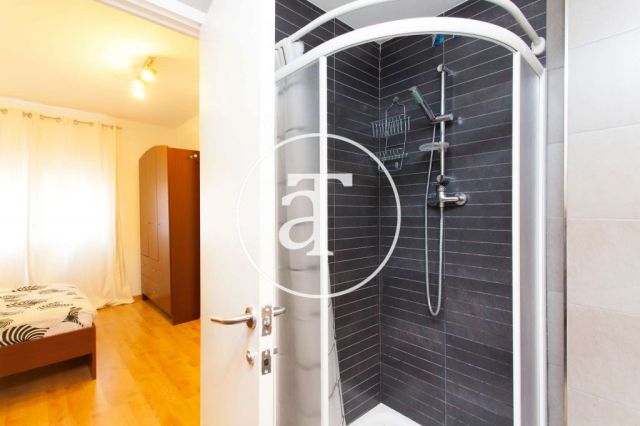 Piso de alquiler temporal con 4 habitaciones en calle Villarroel en Barcelona 15