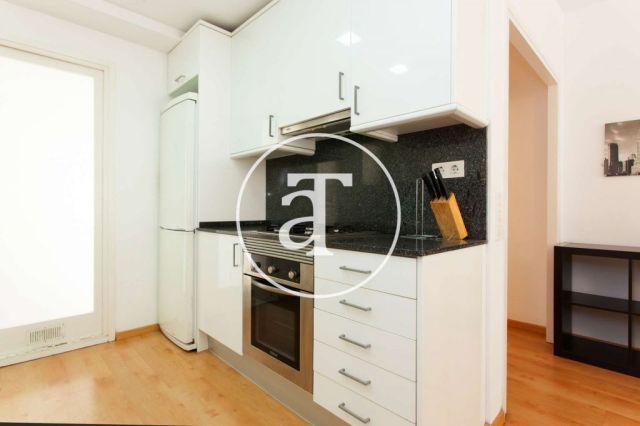 Piso de alquiler temporal con 4 habitaciones en calle Villarroel en Barcelona 9
