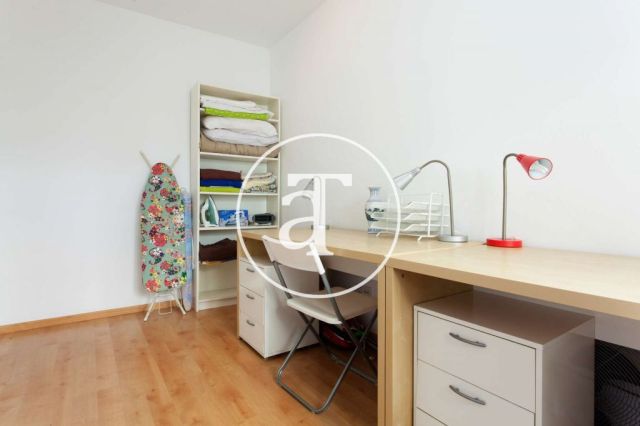 Piso de alquiler temporal con 4 habitaciones en calle Villarroel en Barcelona 11