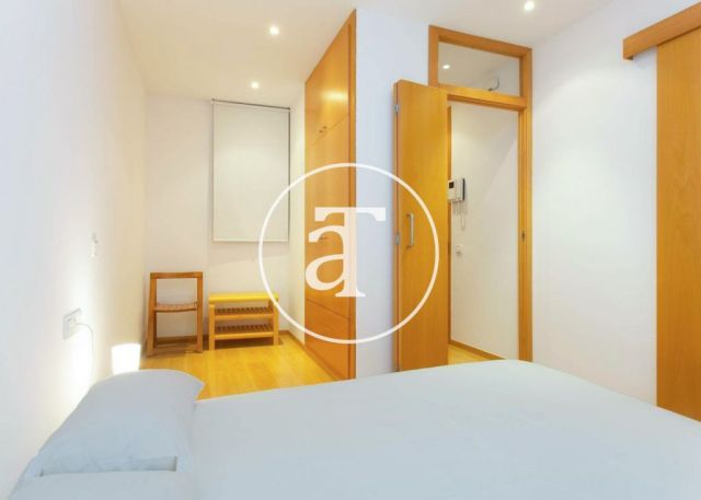 Appartement de 2 chambres à louer temporairement dans calle Julián Romea, Barcelona 9