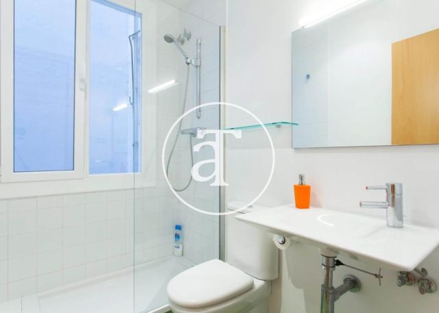 Appartement de 2 chambres à louer temporairement dans calle Julián Romea, Barcelona 13