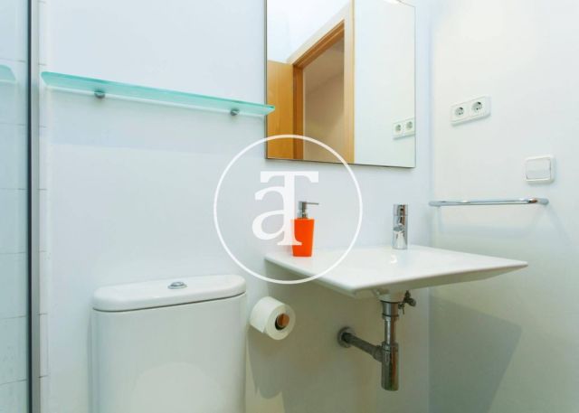 Appartement de 2 chambres à louer temporairement dans calle Julián Romea, Barcelona 14
