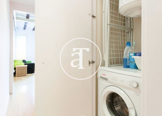 Appartement de 2 chambres à louer temporairement dans calle Julián Romea, Barcelona 15