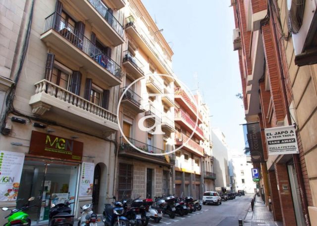 Appartement de 2 chambres à louer temporairement dans calle Julián Romea, Barcelona 17
