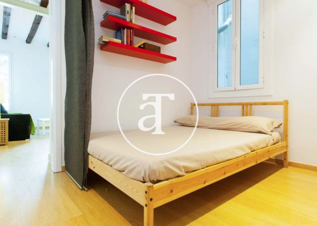 Appartement de 2 chambres à louer temporairement dans calle Julián Romea, Barcelona 11