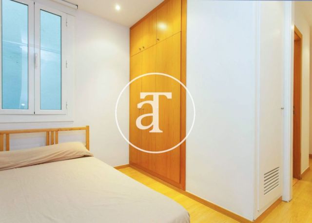 Appartement de 2 chambres à louer temporairement dans calle Julián Romea, Barcelona 12