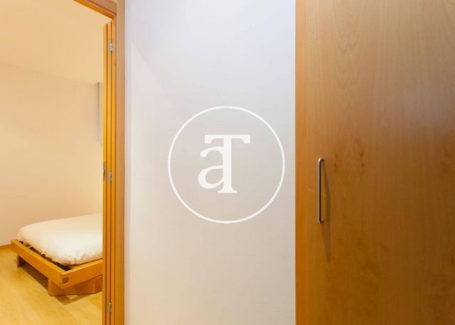Appartement de 2 chambres à louer temporairement dans calle Julián Romea, Barcelona 8
