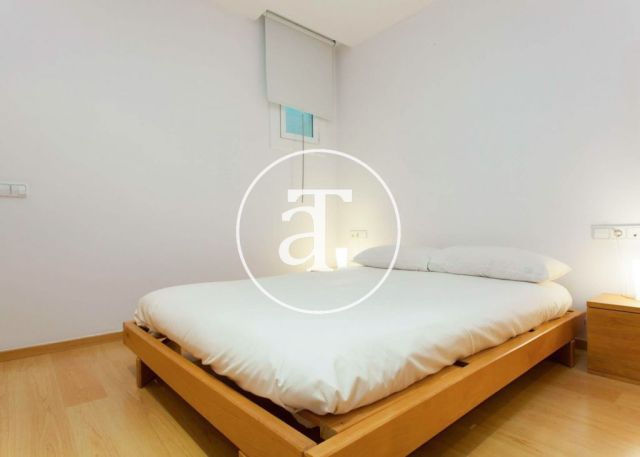 Appartement de 2 chambres à louer temporairement dans calle Julián Romea, Barcelona 10