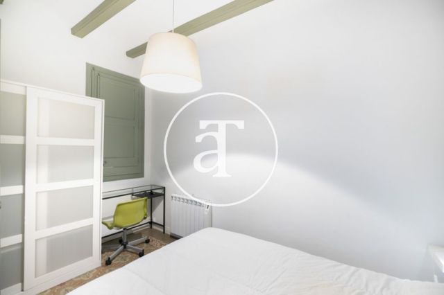 Apartamento de 3 habitaciones amueblado y con terraza en Eixample Dreta 13