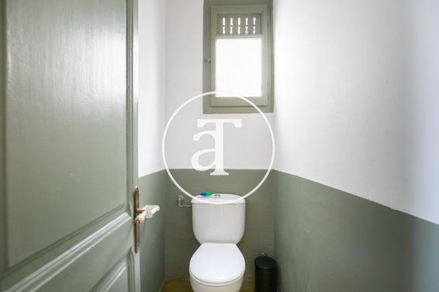 Apartamento de 3 habitaciones amueblado y con terraza en Eixample Dreta 17