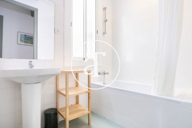 Apartamento de 3 habitaciones amueblado y con terraza en Eixample Dreta 16