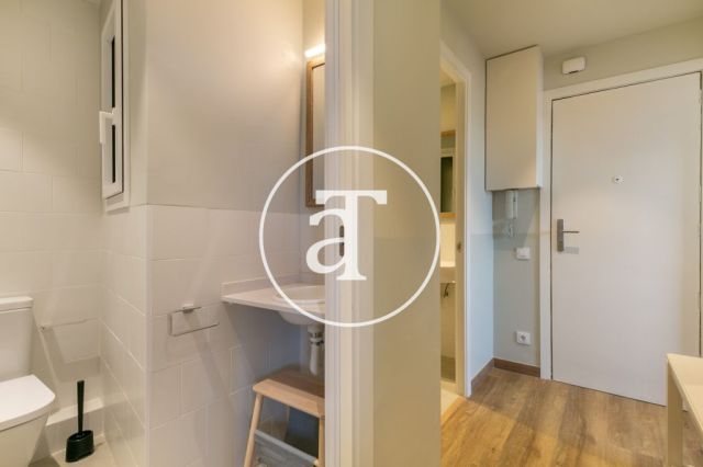 Apartamento de alquiler temporal de 2 habitaciones dobles en Eixample 28