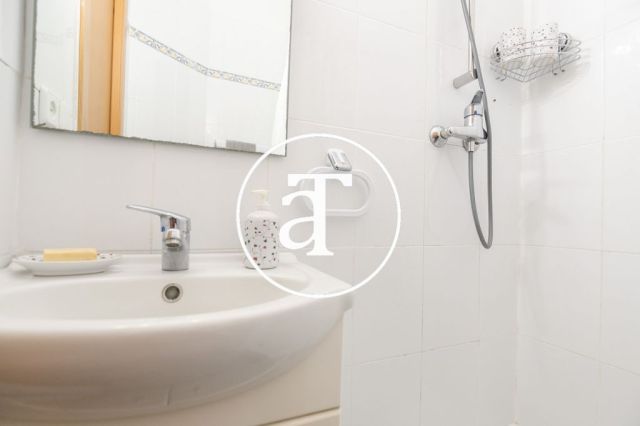 Monthly rental apartment with 2 bedrooms in Gracia 22