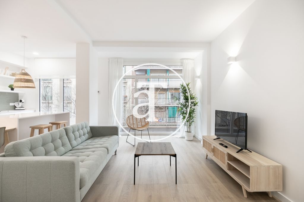 Monthly rental apartment with 3 double bedrooms in Eixample 2