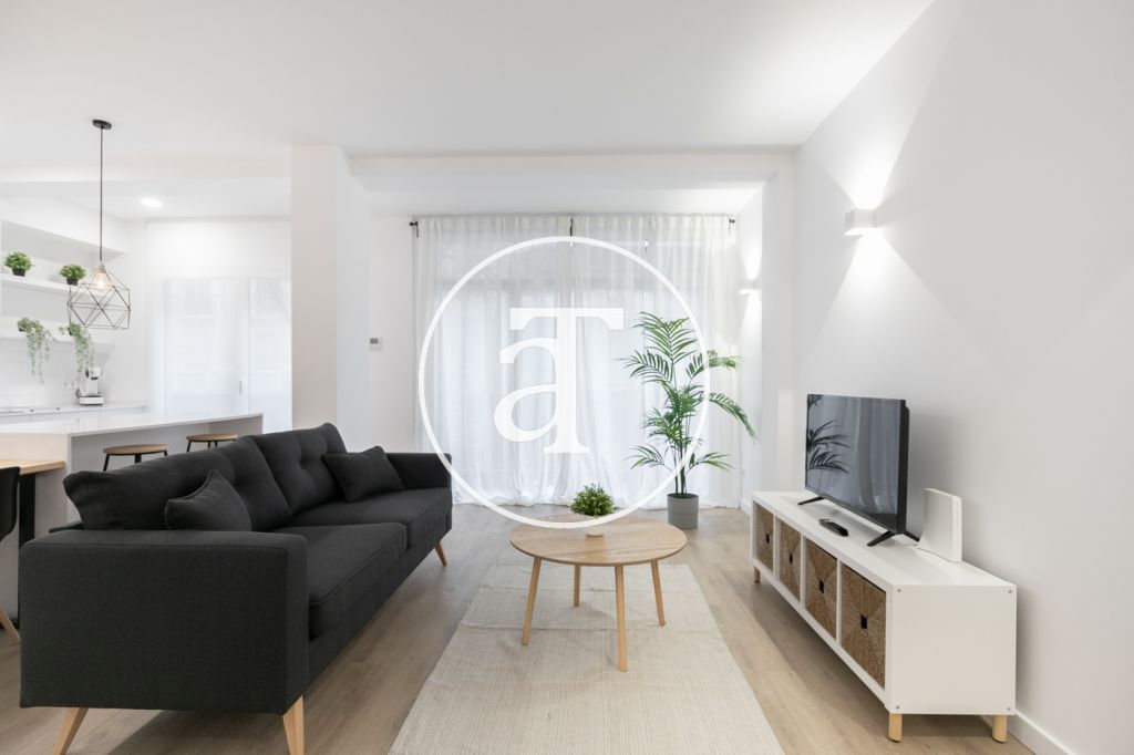 Monthly rental apartment with 3 double bedrooms in Eixample 2